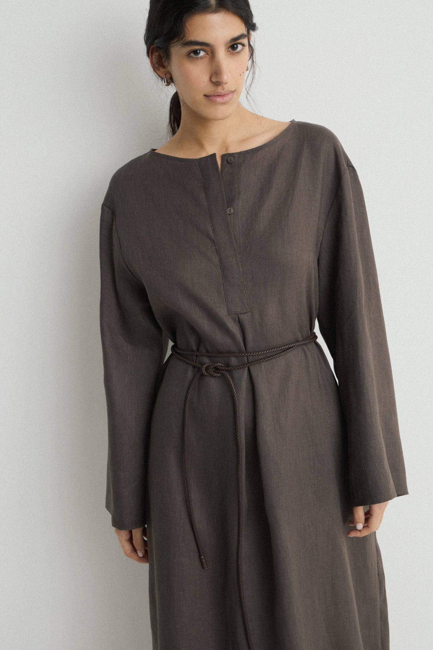 DARK BROWN