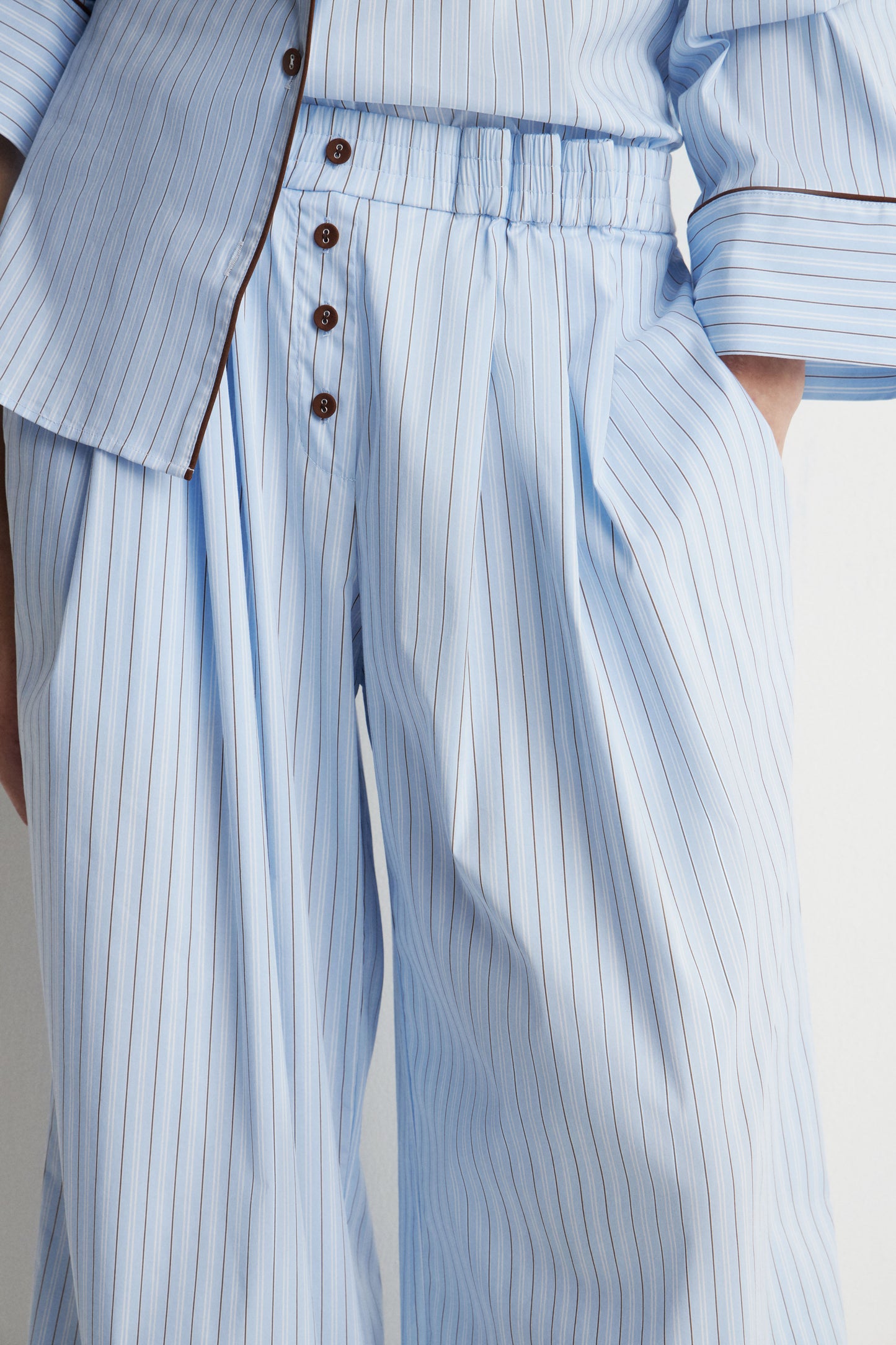 BLUE/WHITE