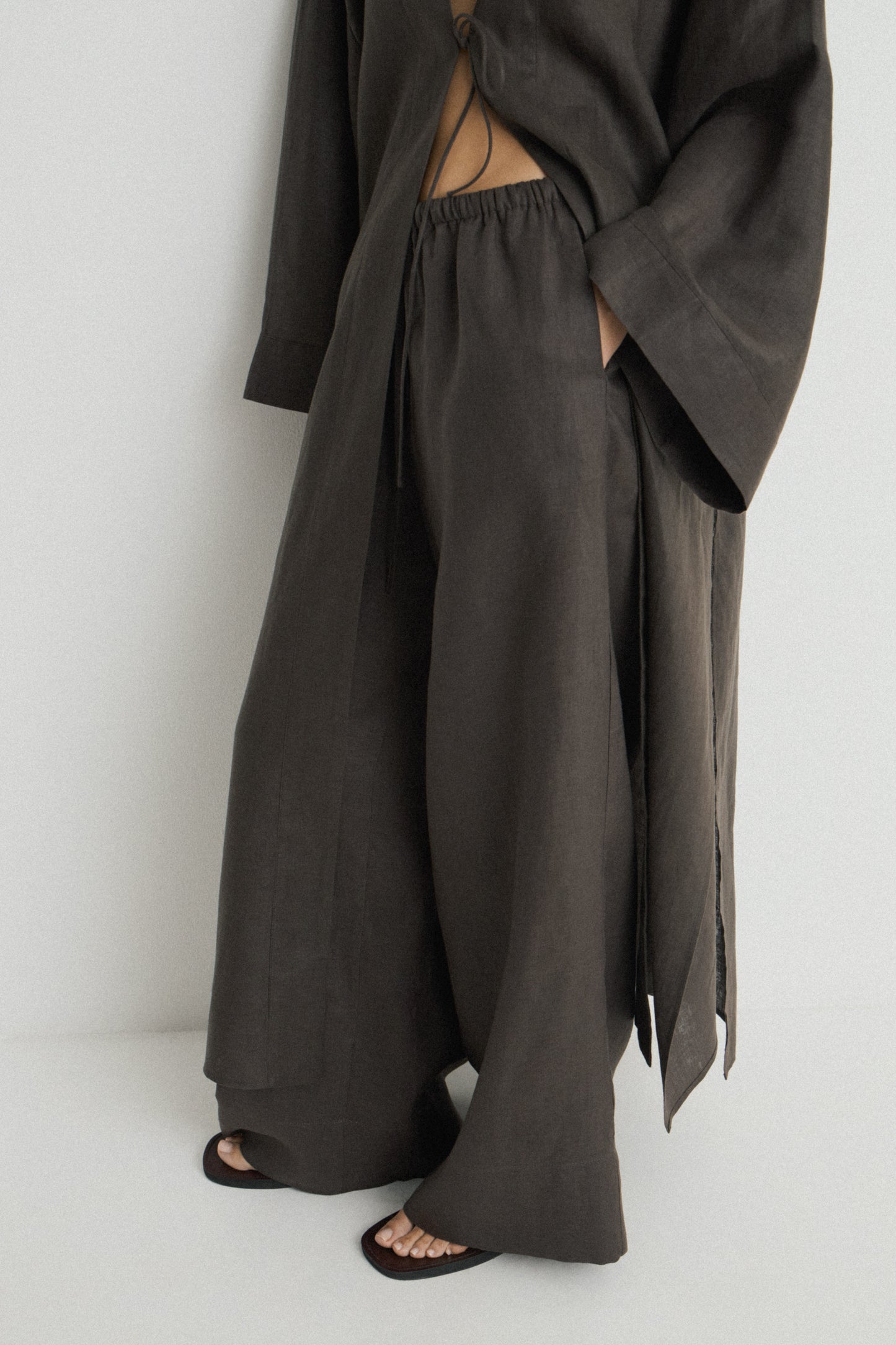 DARK BROWN