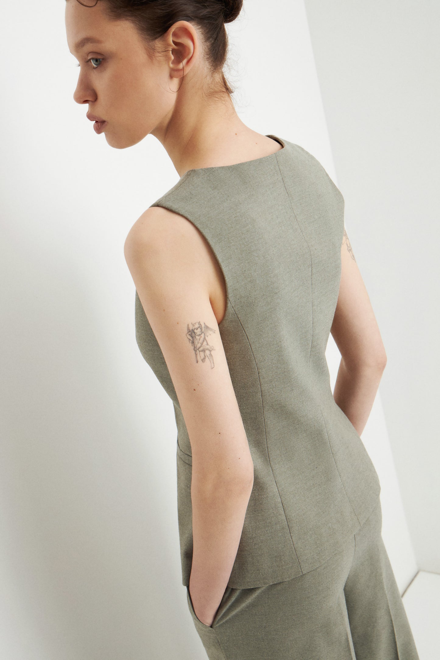 LIGHT KHAKI