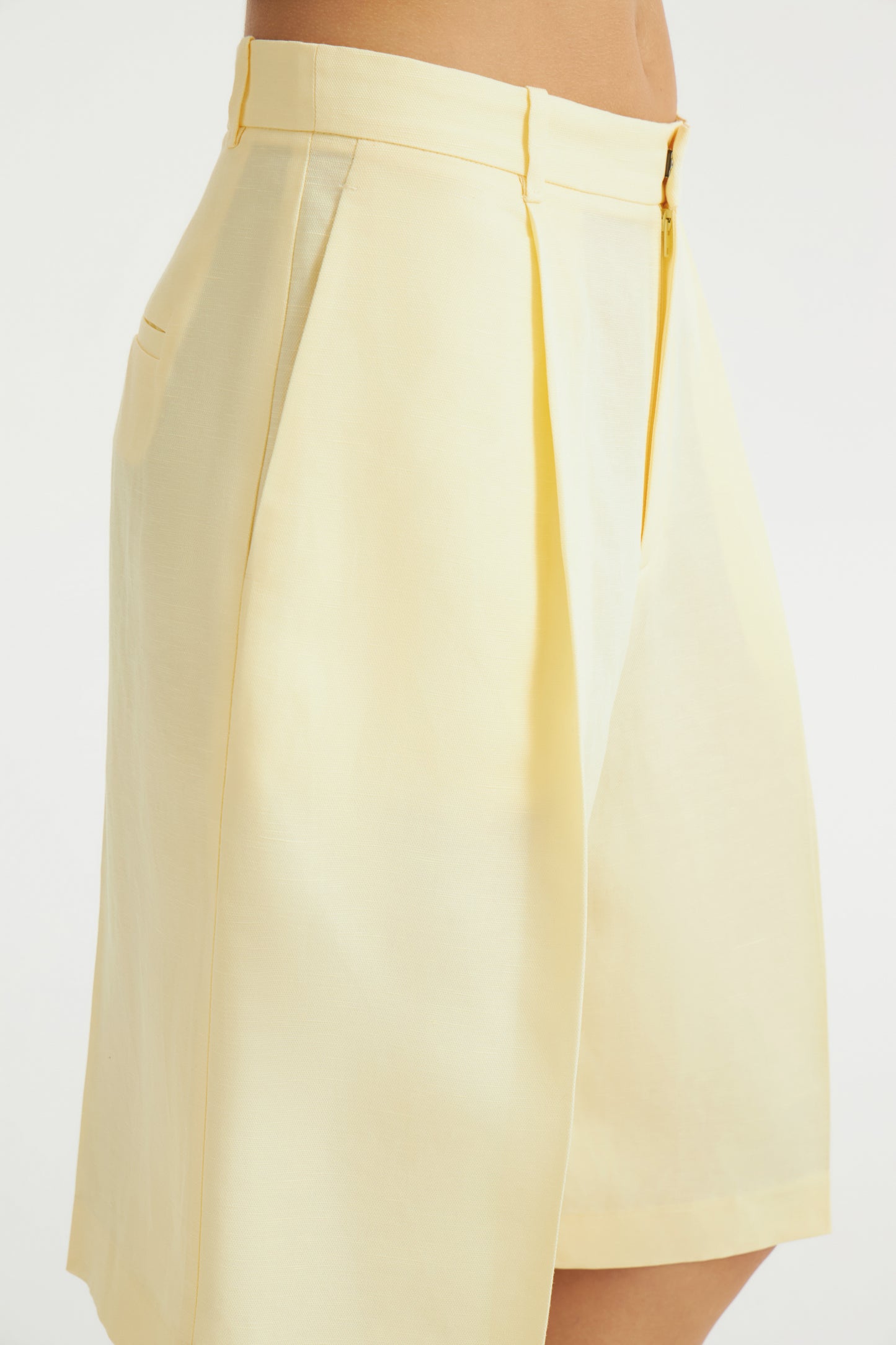 LIGHT YELLOW