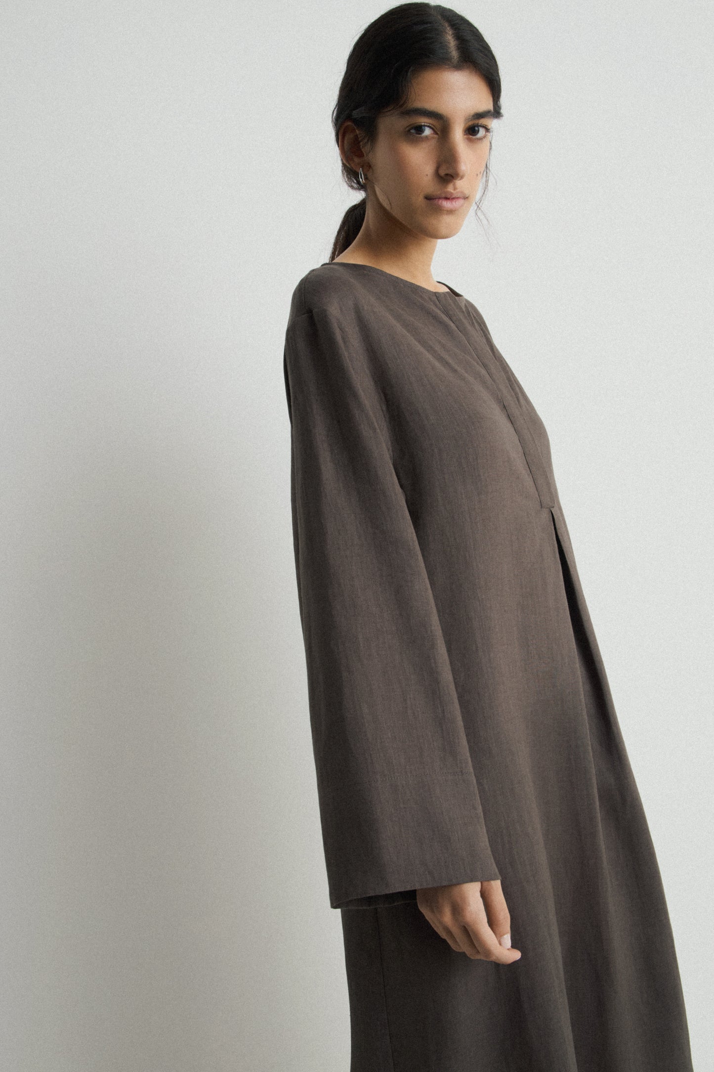 DARK BROWN