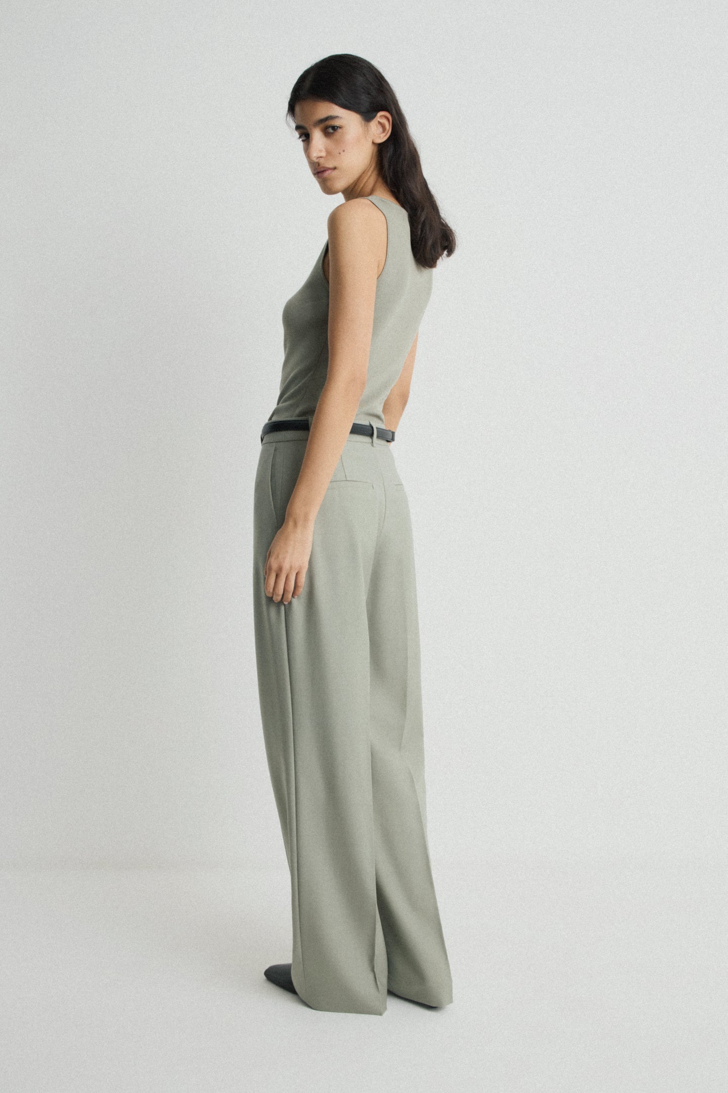 DARK GREY
