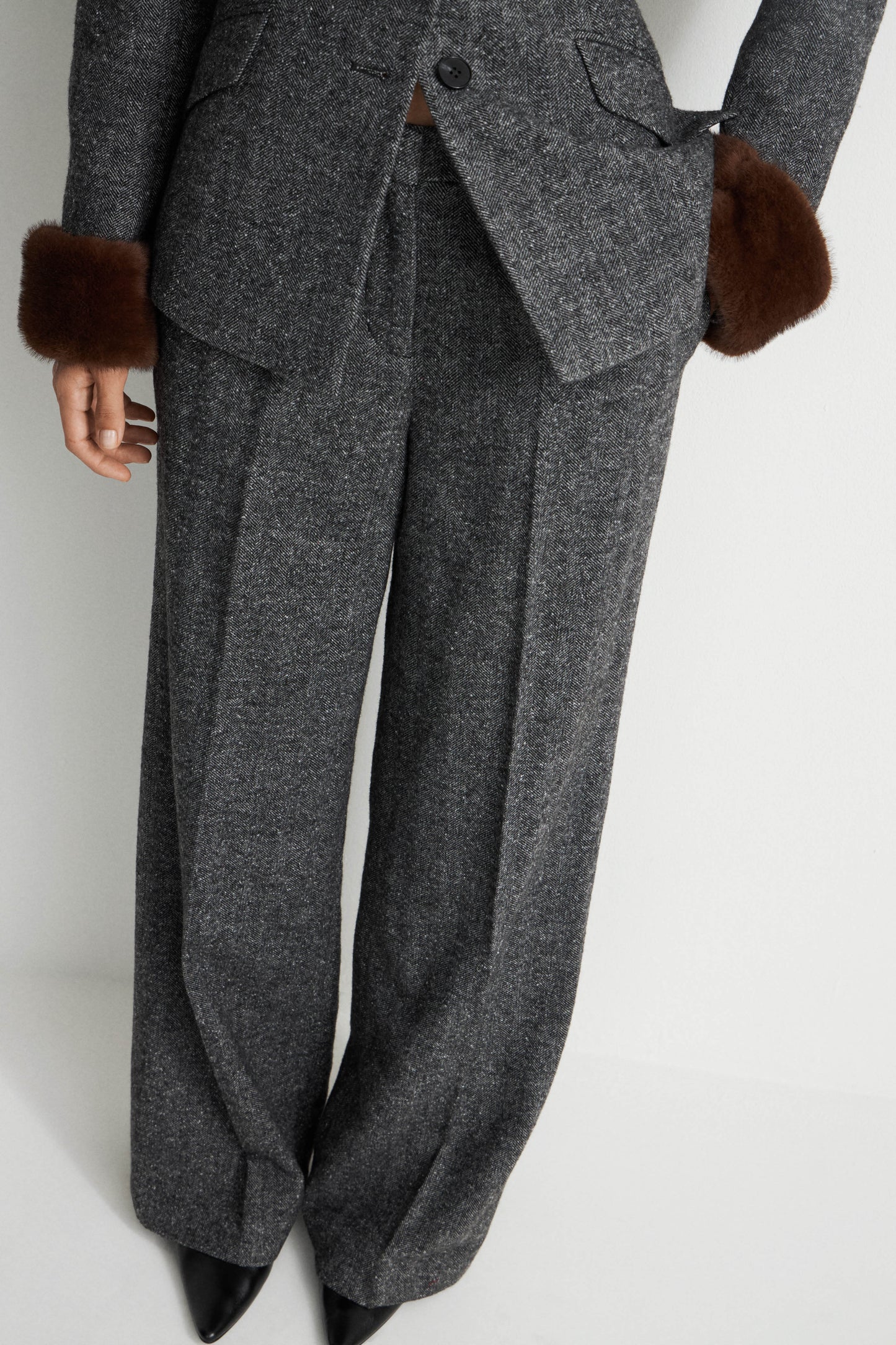 DARK GREY