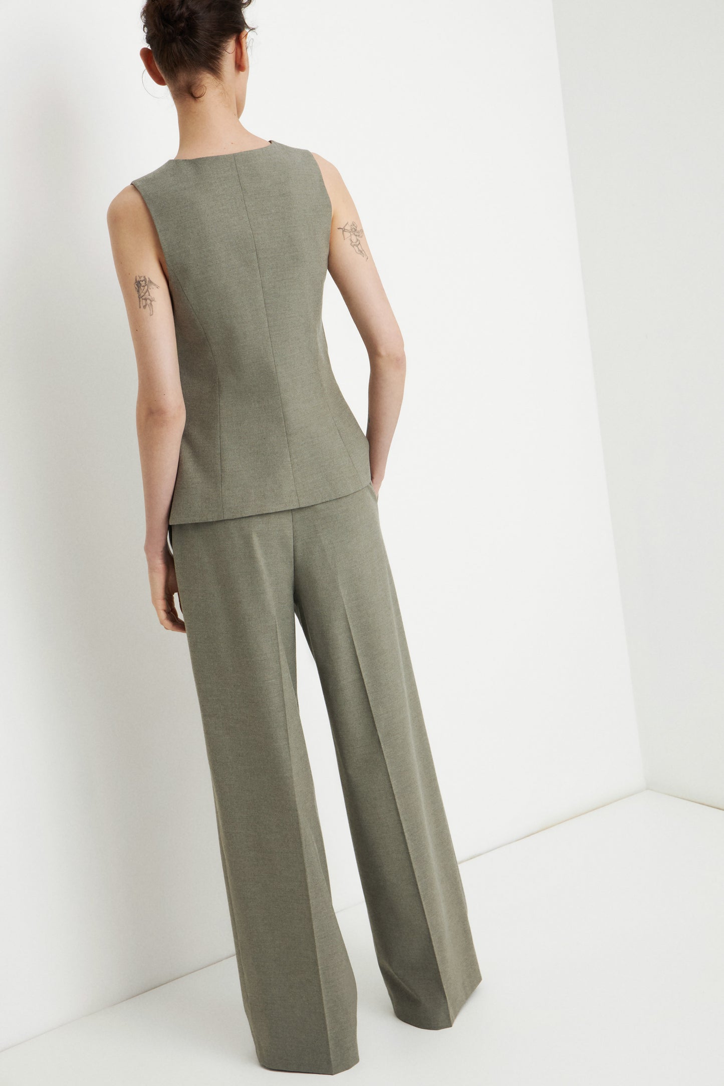 LIGHT KHAKI