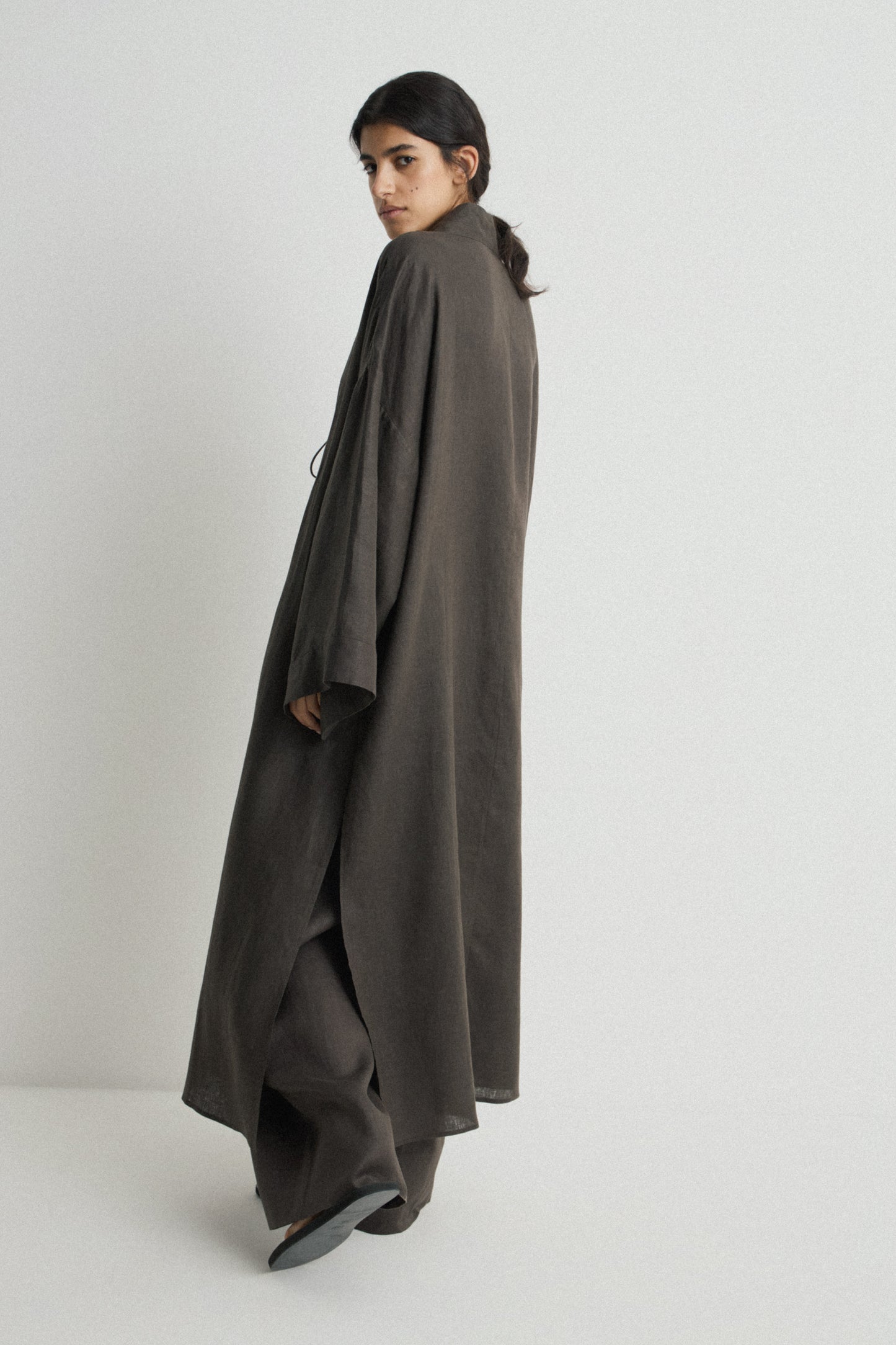 DARK BROWN