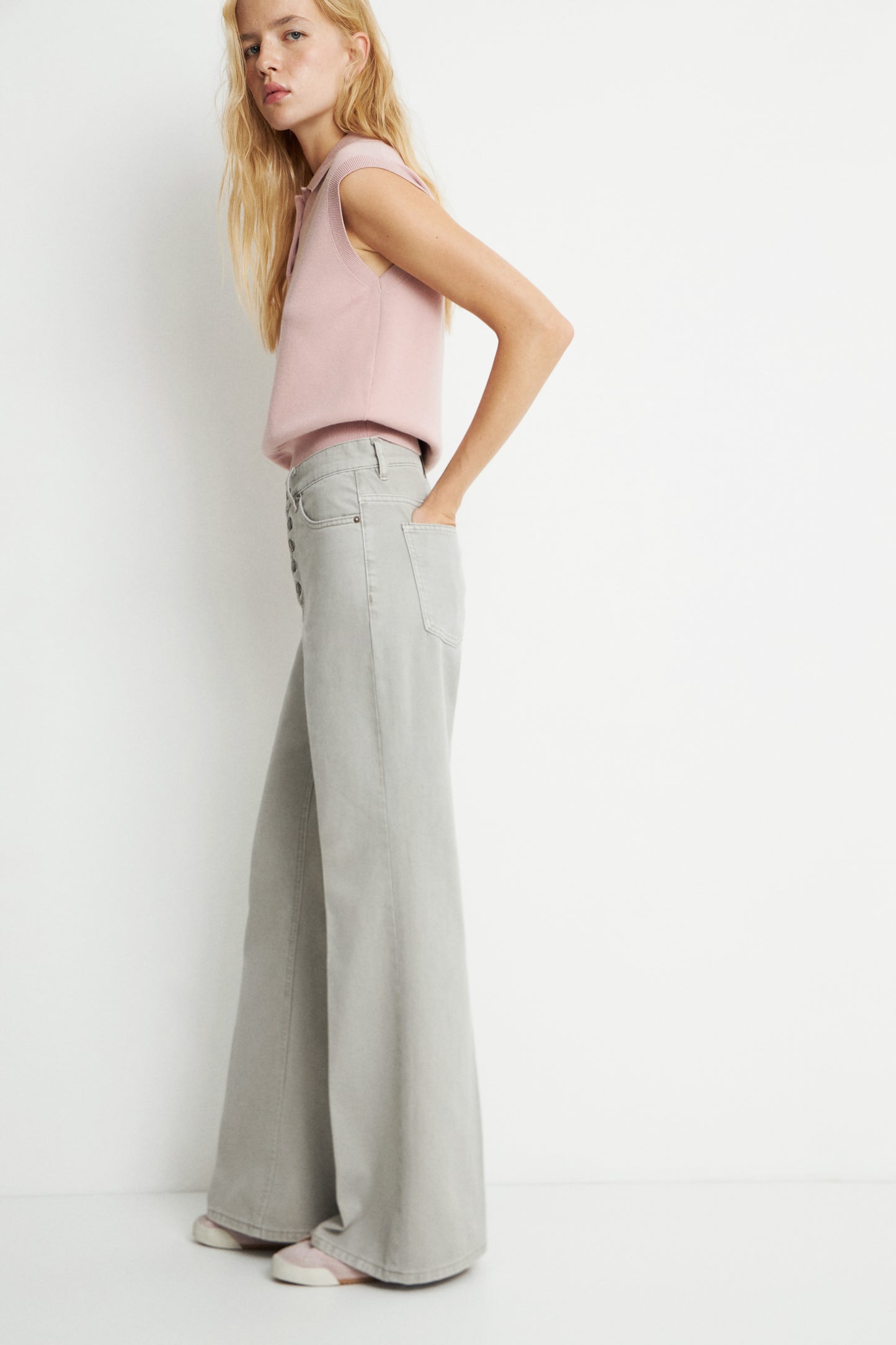 LIGHT GREY