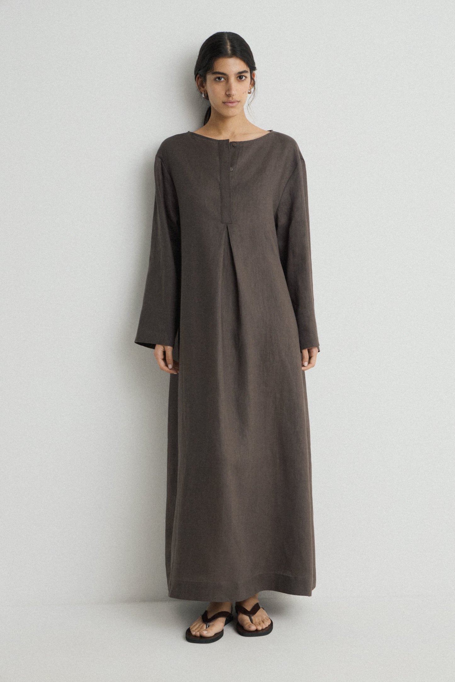 DARK BROWN