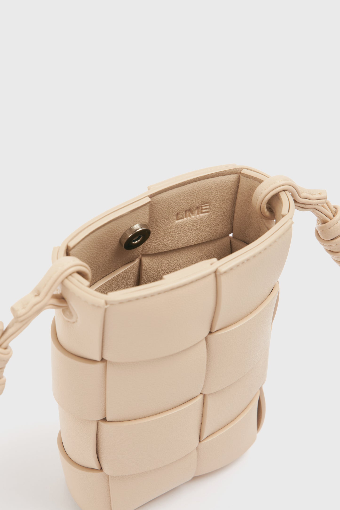 POWDER BEIGE