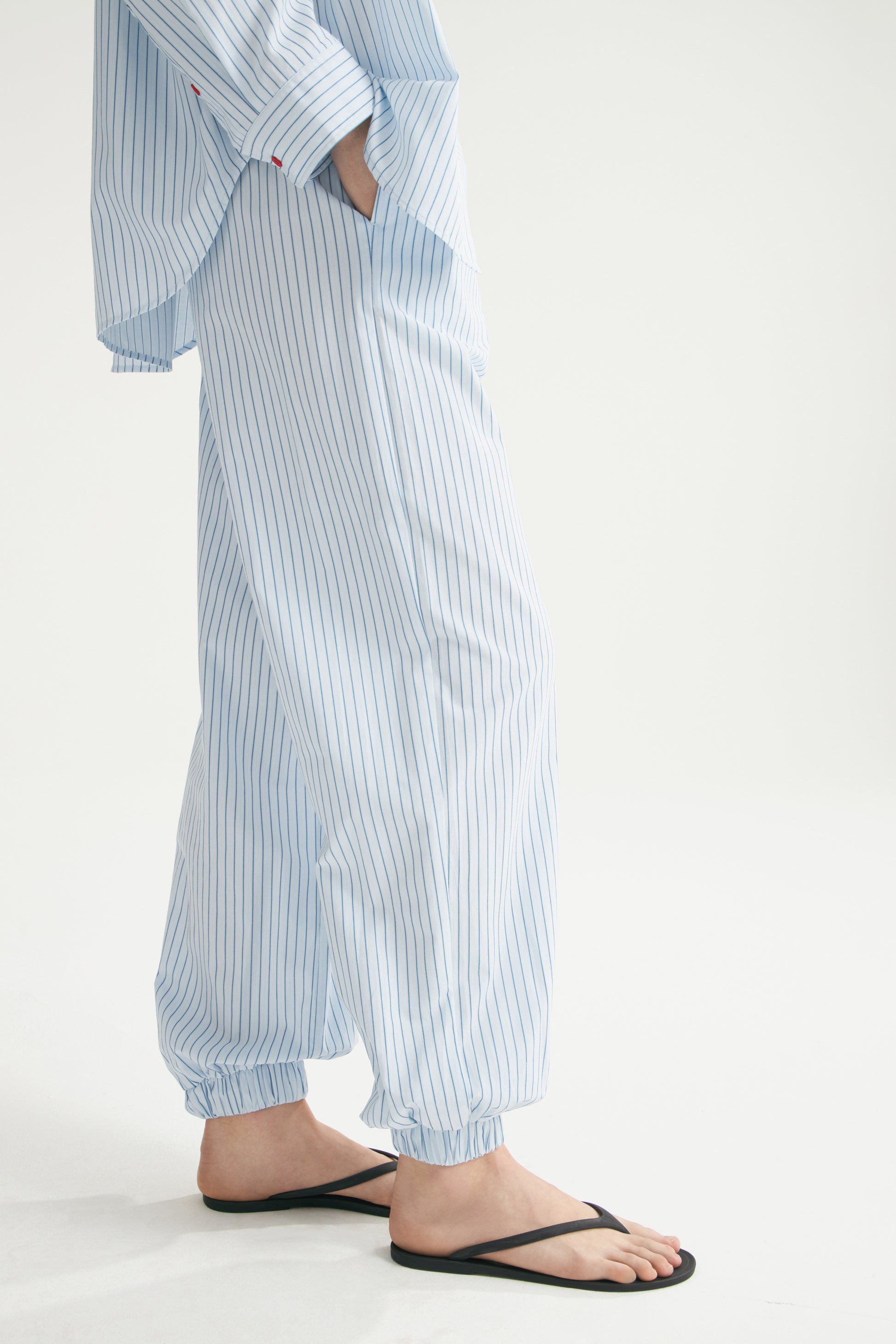 LIGHT BLUE/WHITE