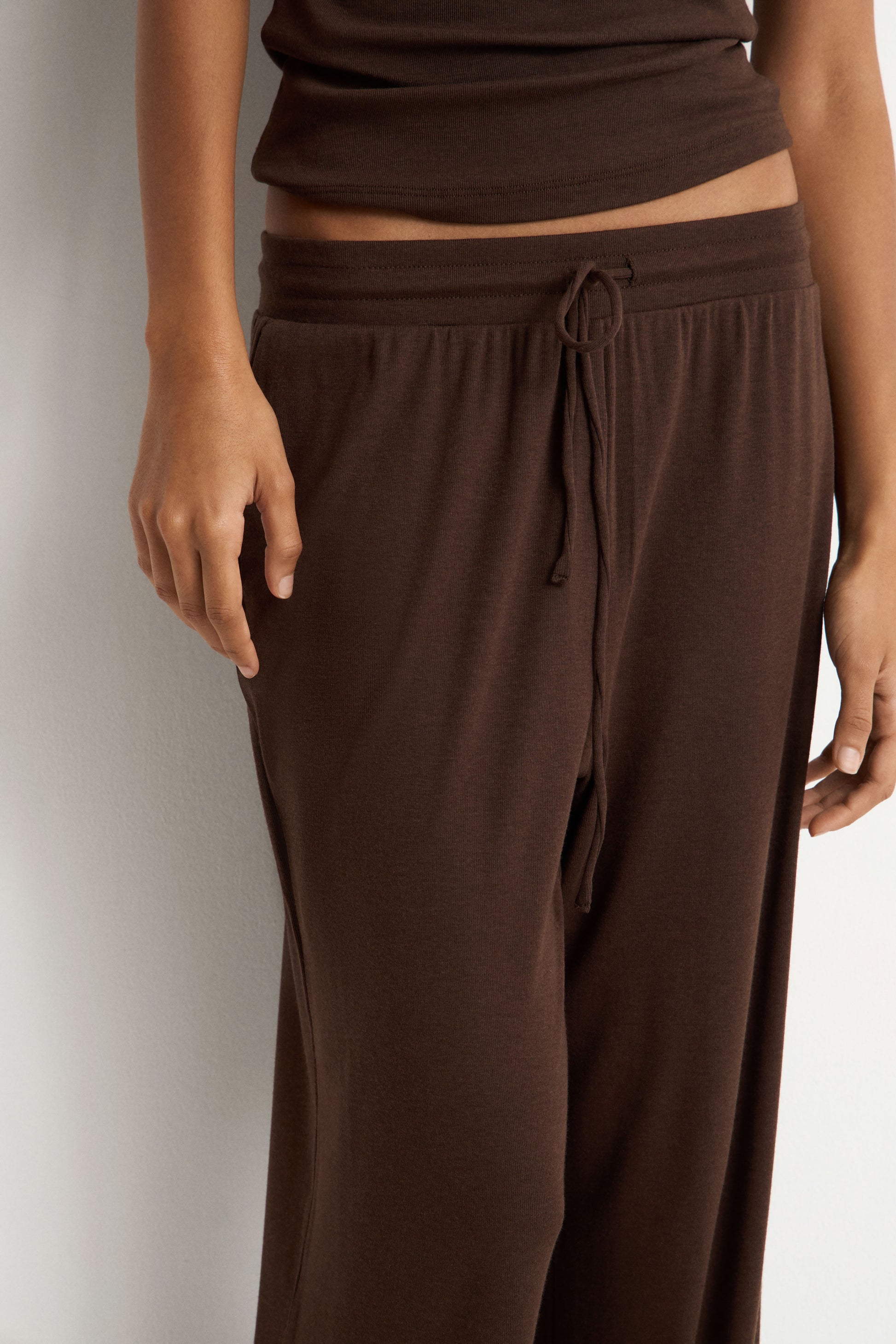DARK BROWN