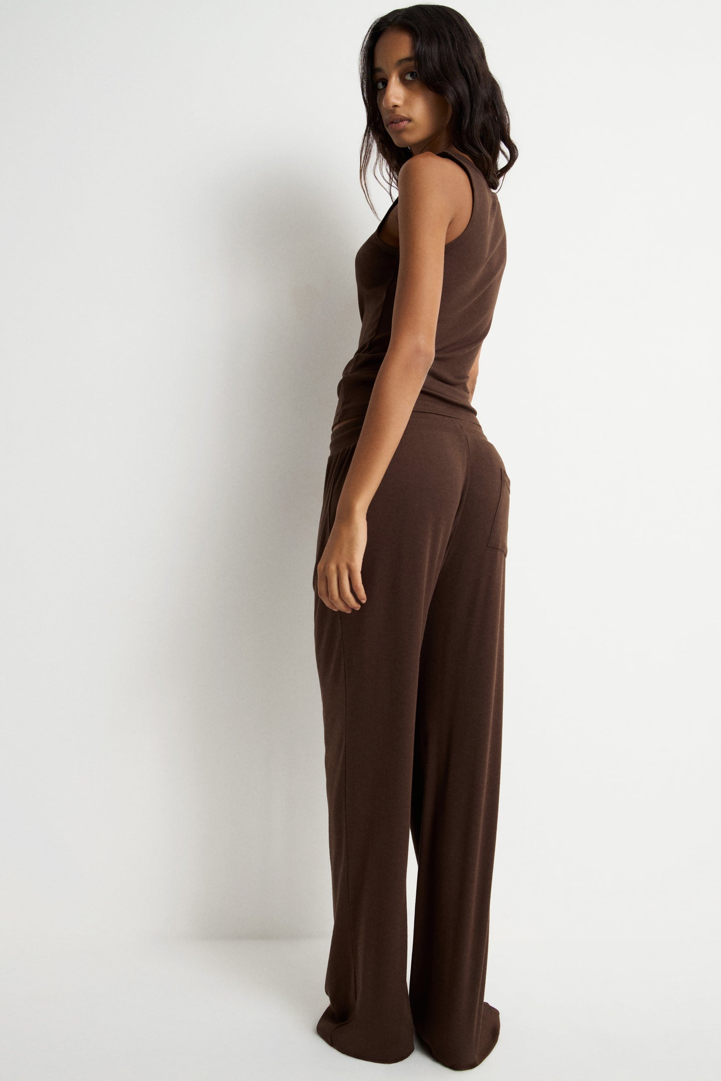 DARK BROWN