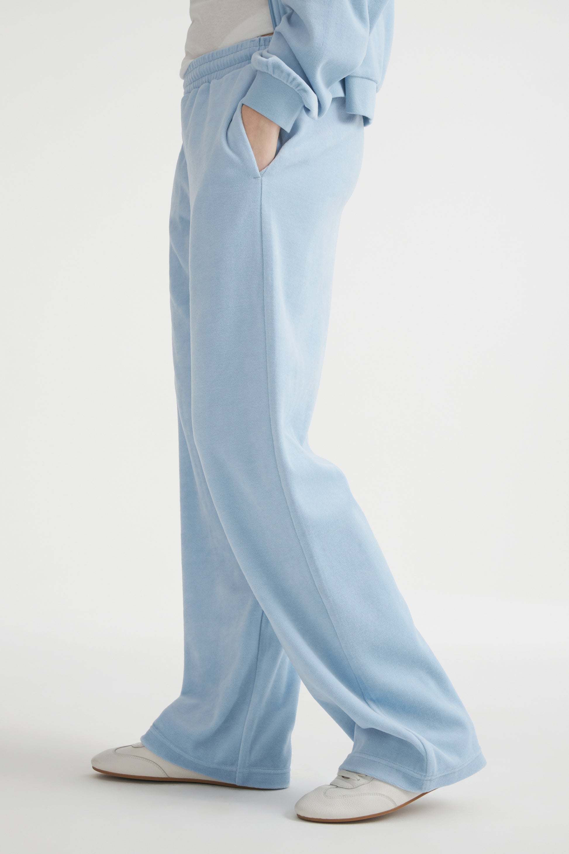 LIGHT BLUE