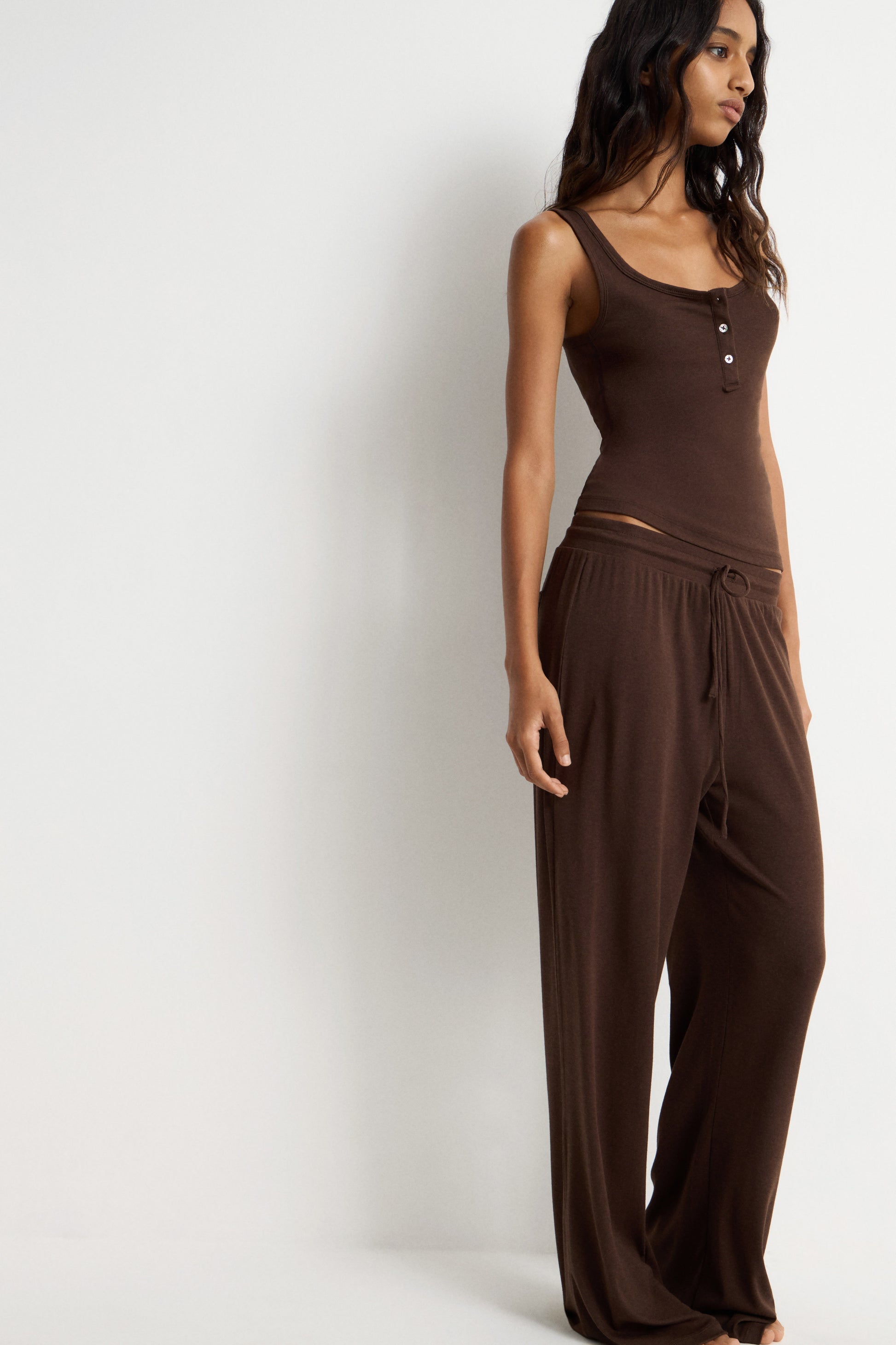 DARK BROWN