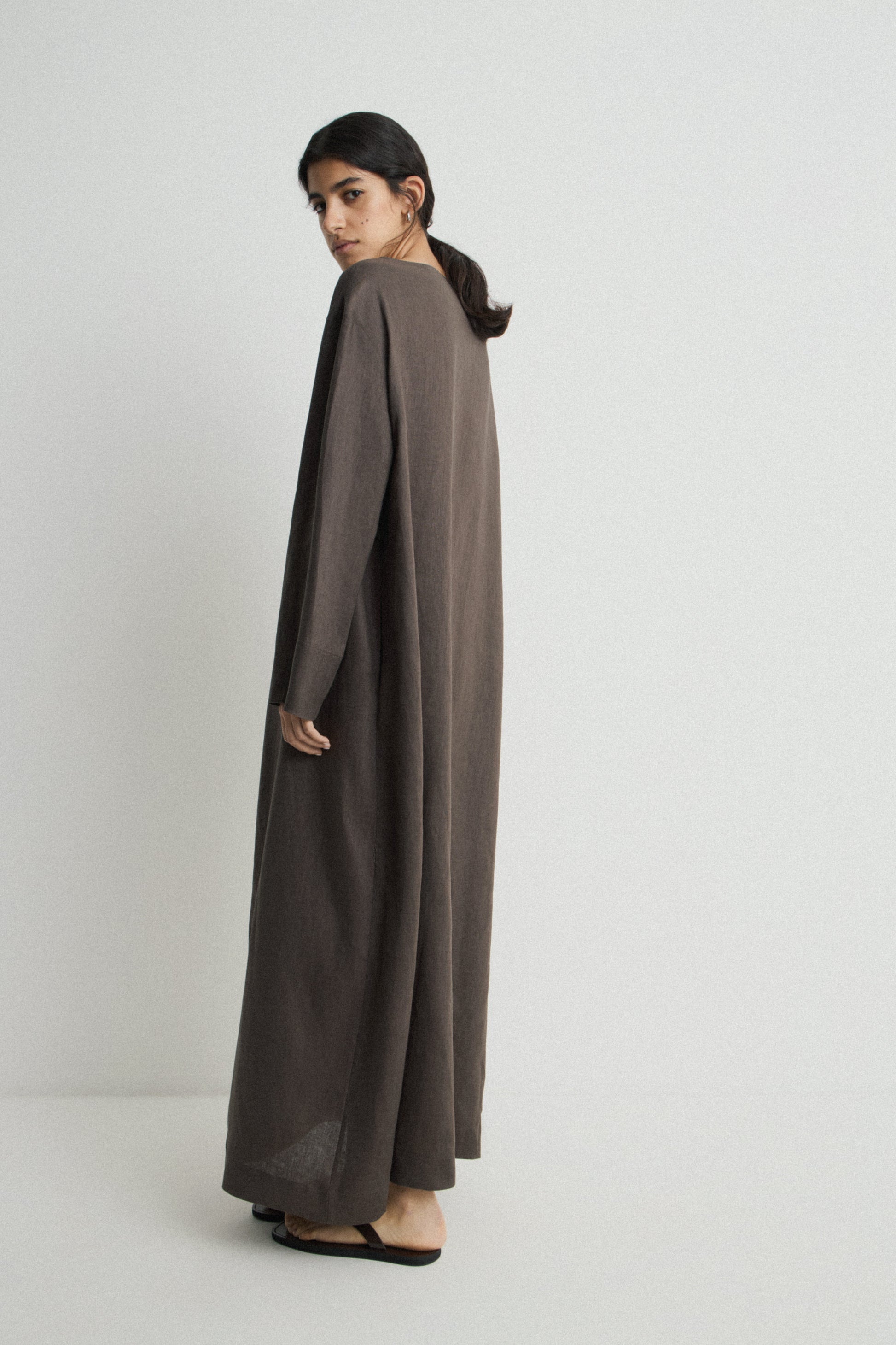 DARK BROWN