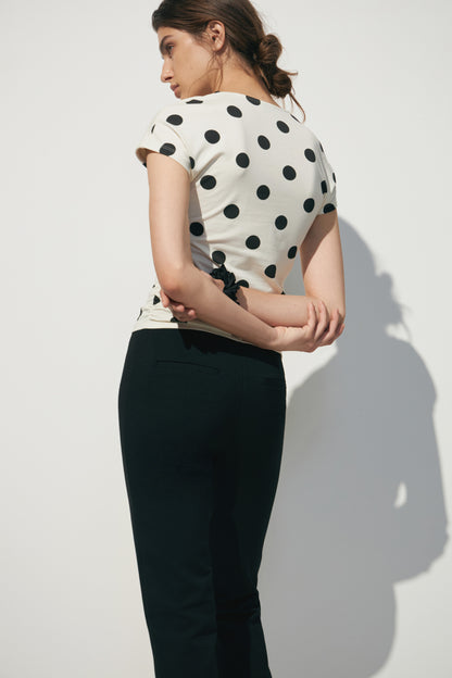 BLACK/WHITE