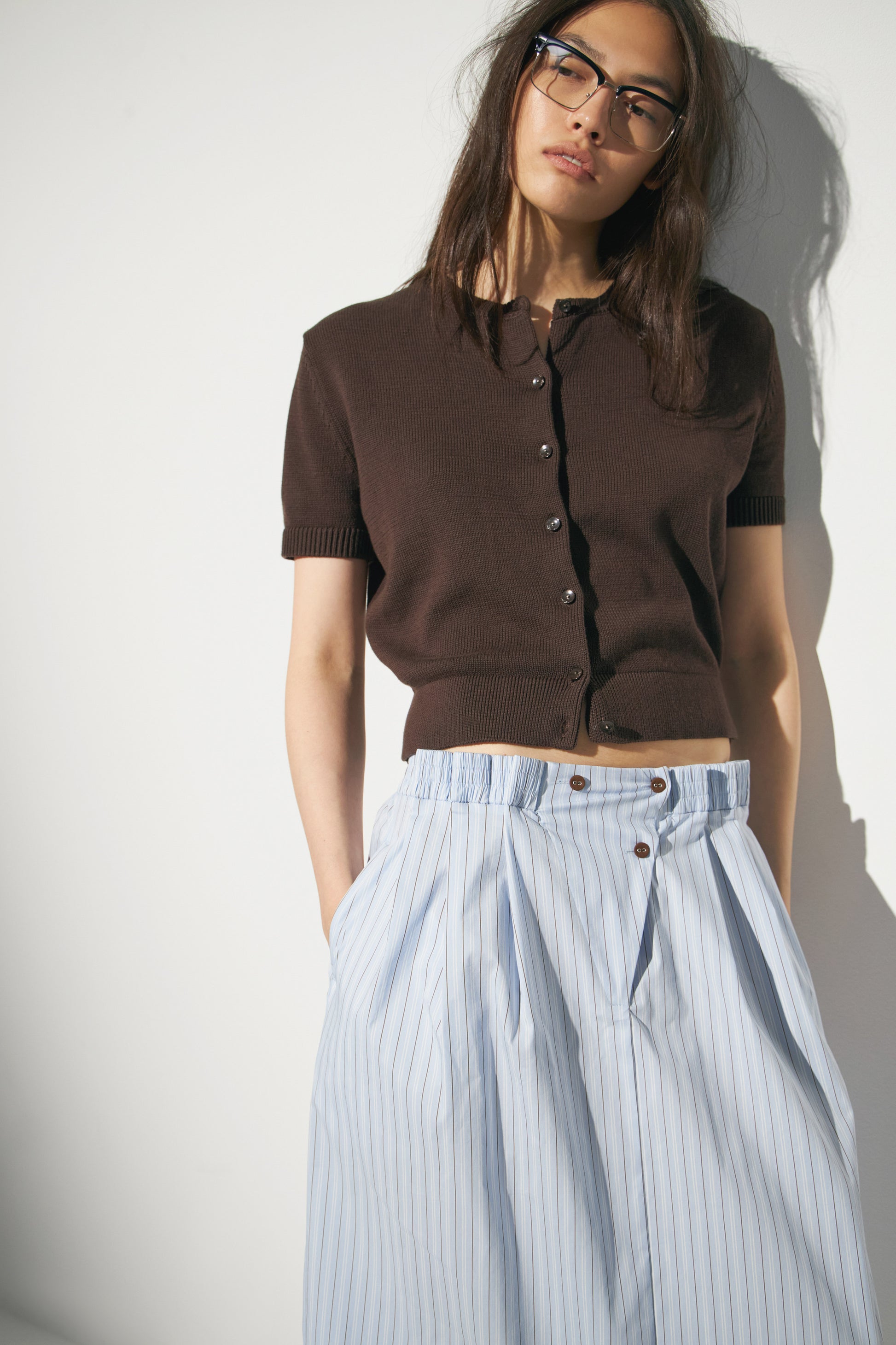 DARK BROWN