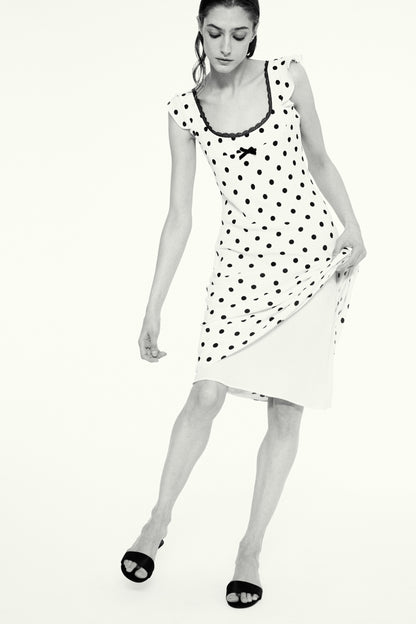 BLACK/WHITE