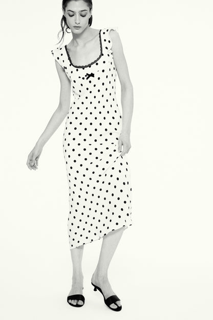 BLACK/WHITE