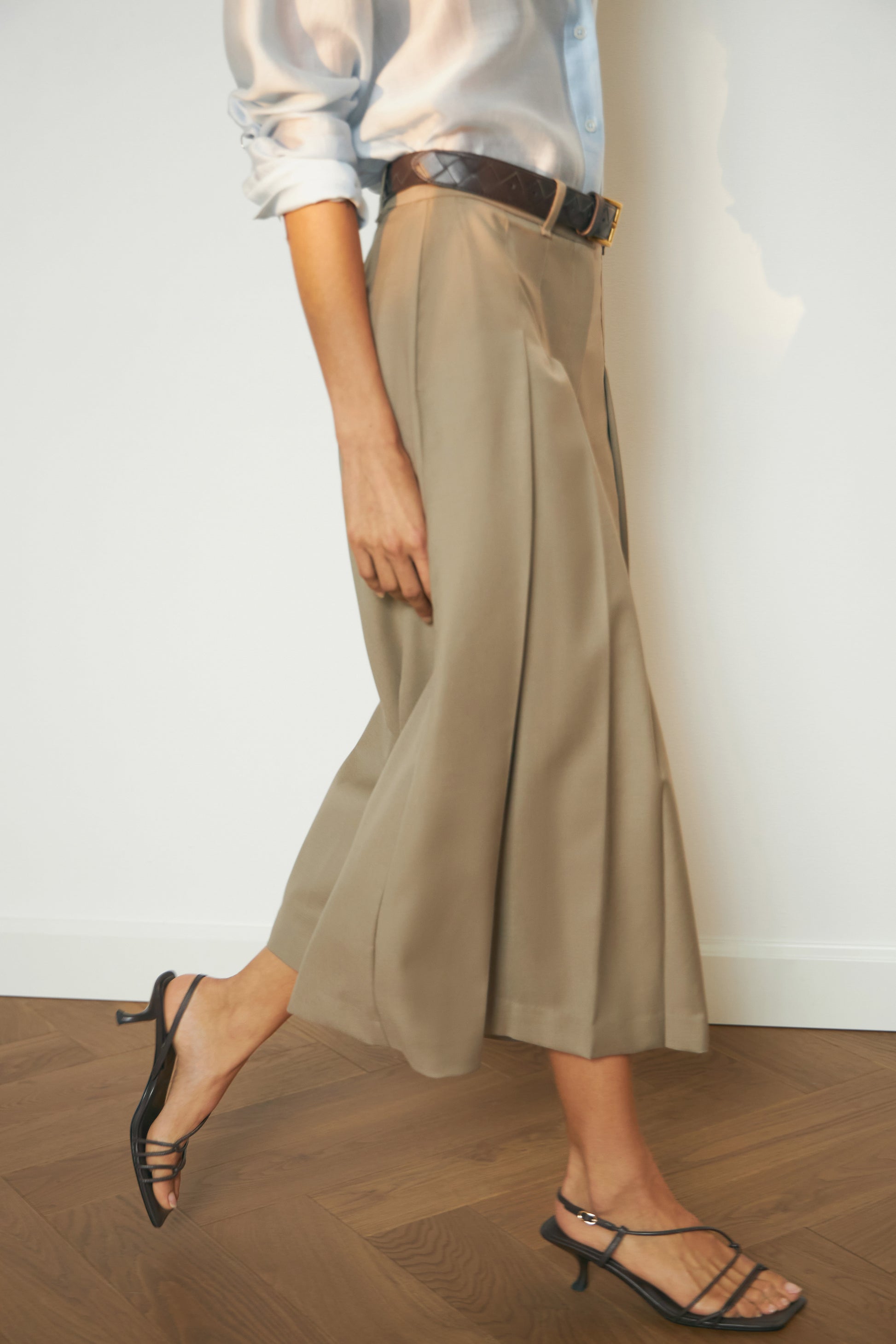 GREY BEIGE