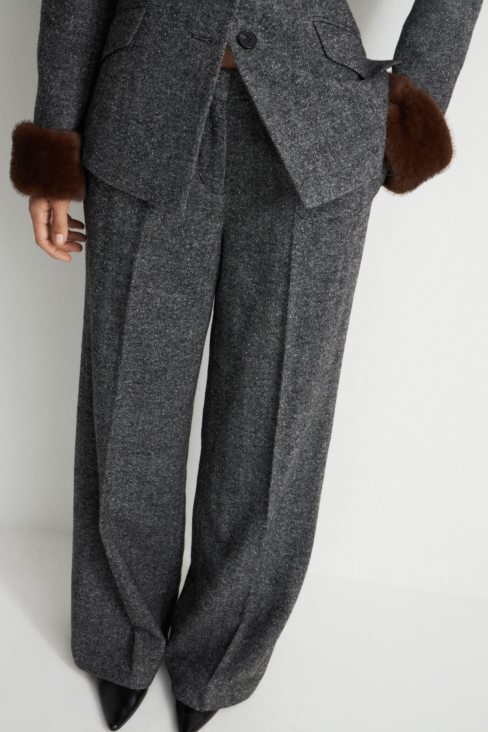DARK GREY