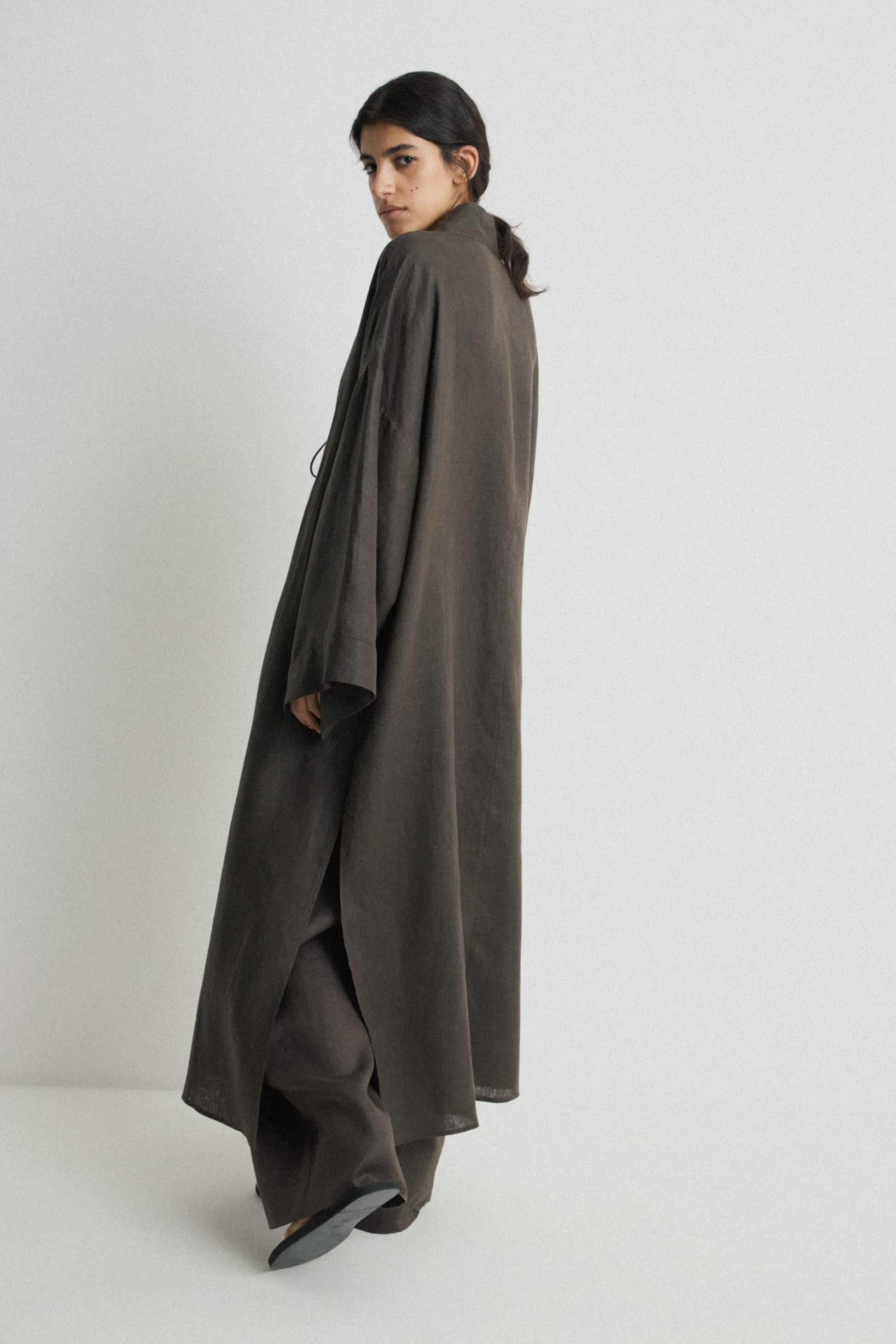 DARK BROWN