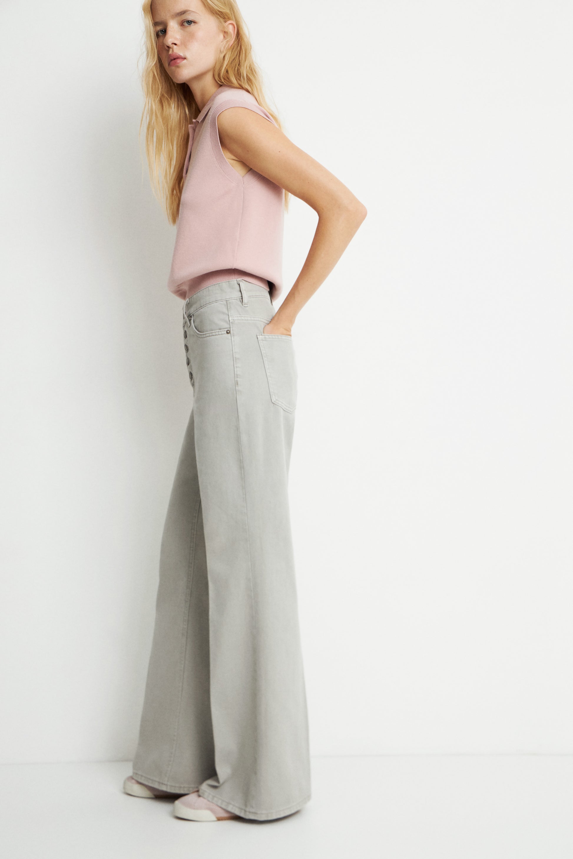LIGHT GREY