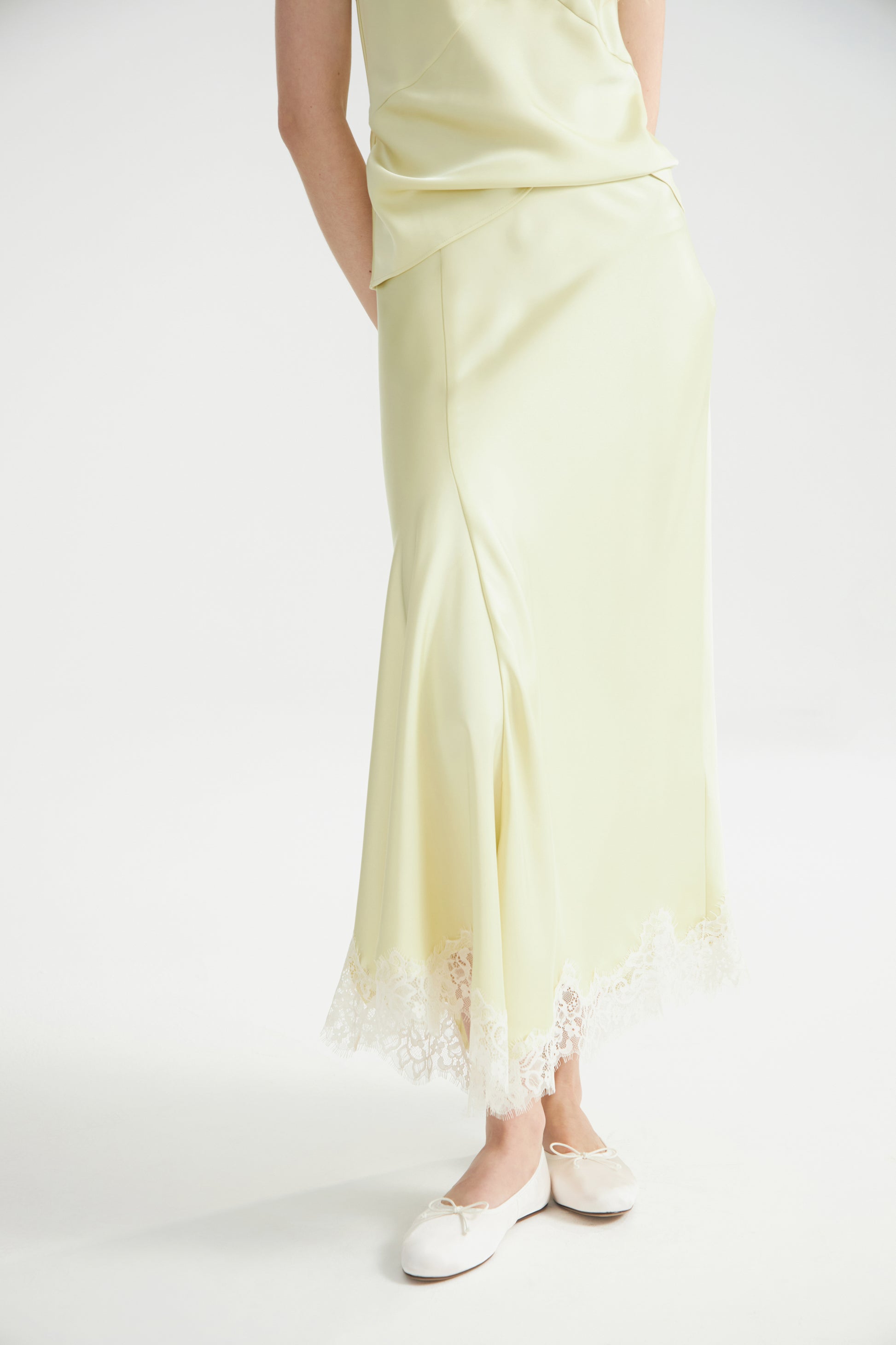 LIGHT GREEN
